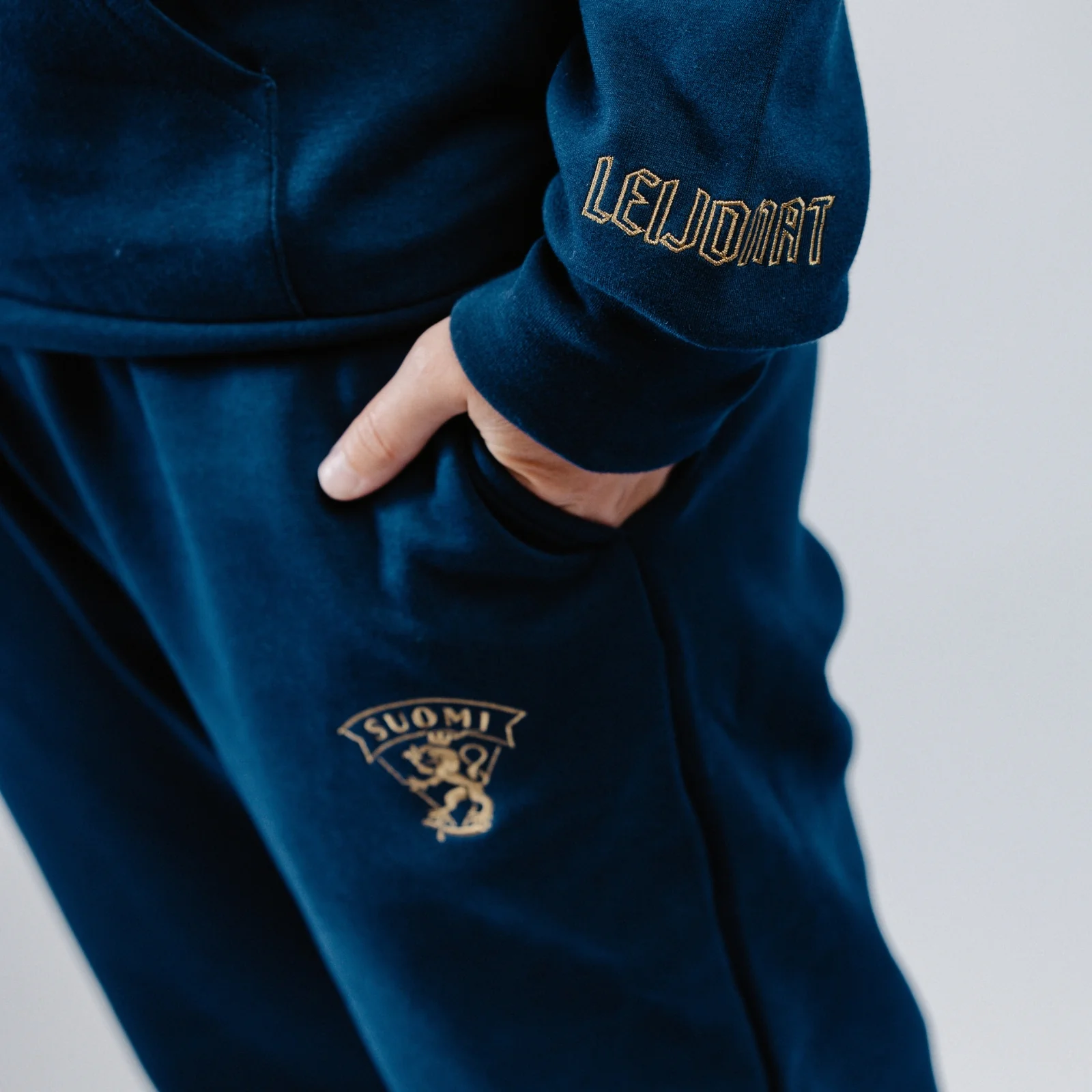 Leijonat Scuba collegehousut - Image 3